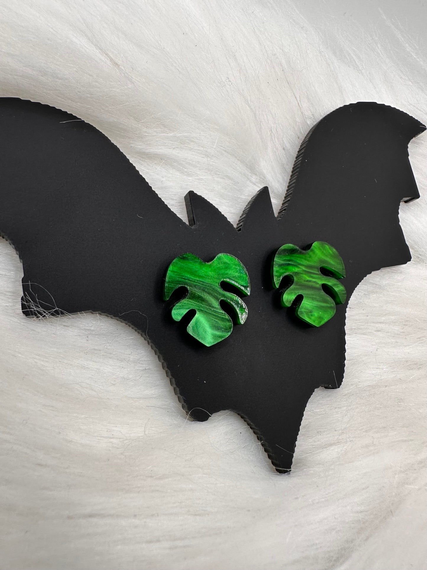 Monstera studs