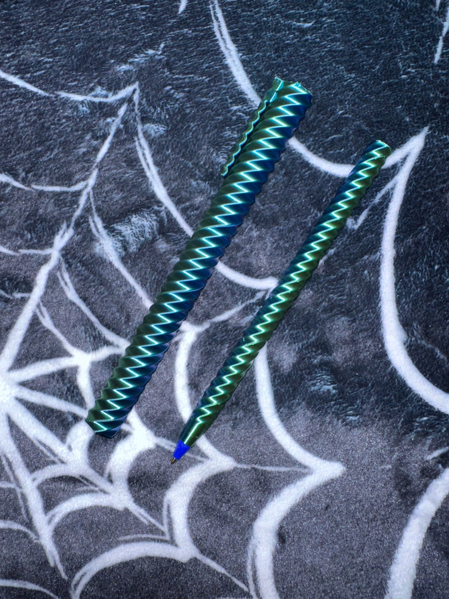 Spiral fidget pen