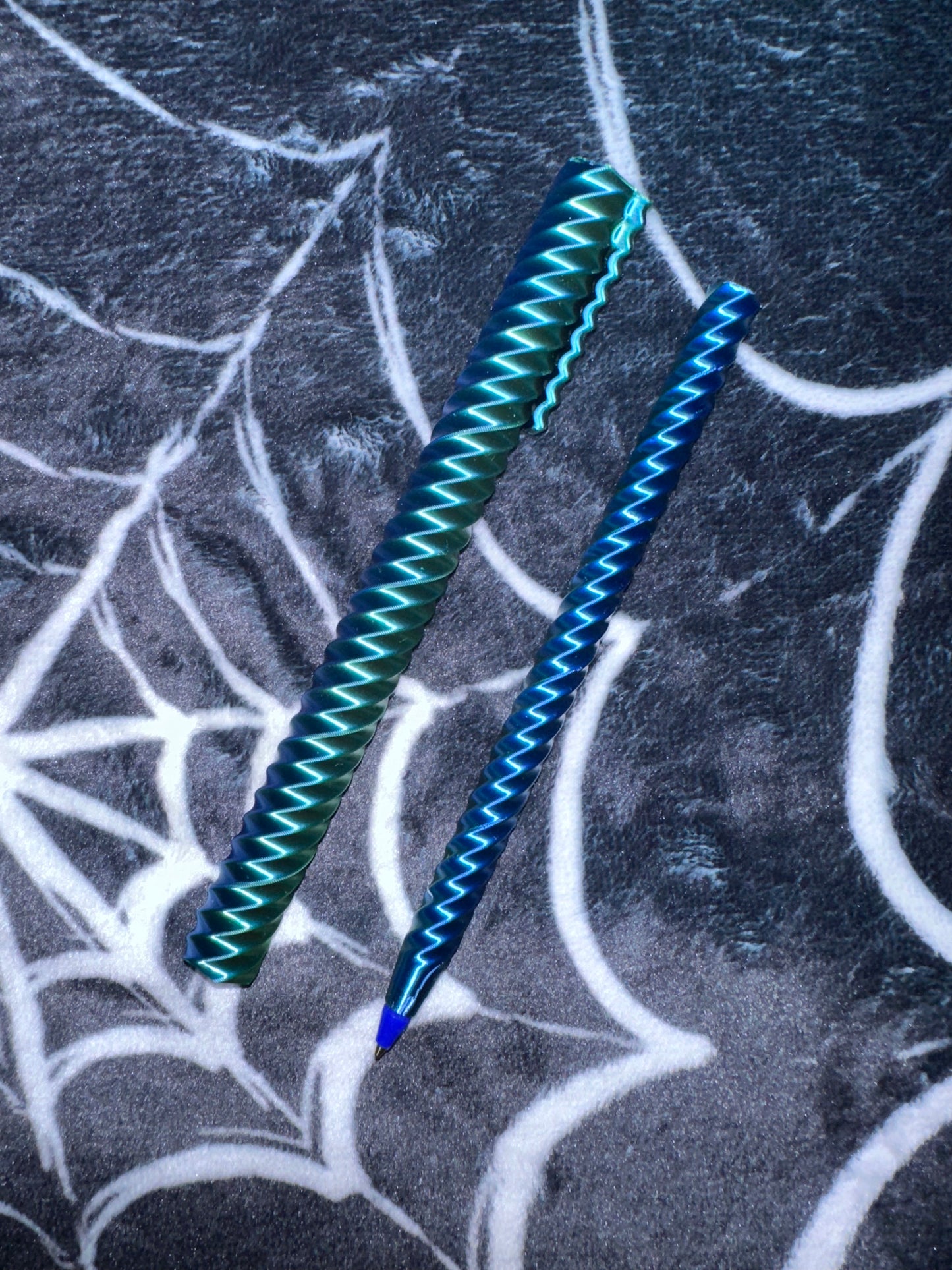 Spiral fidget pen