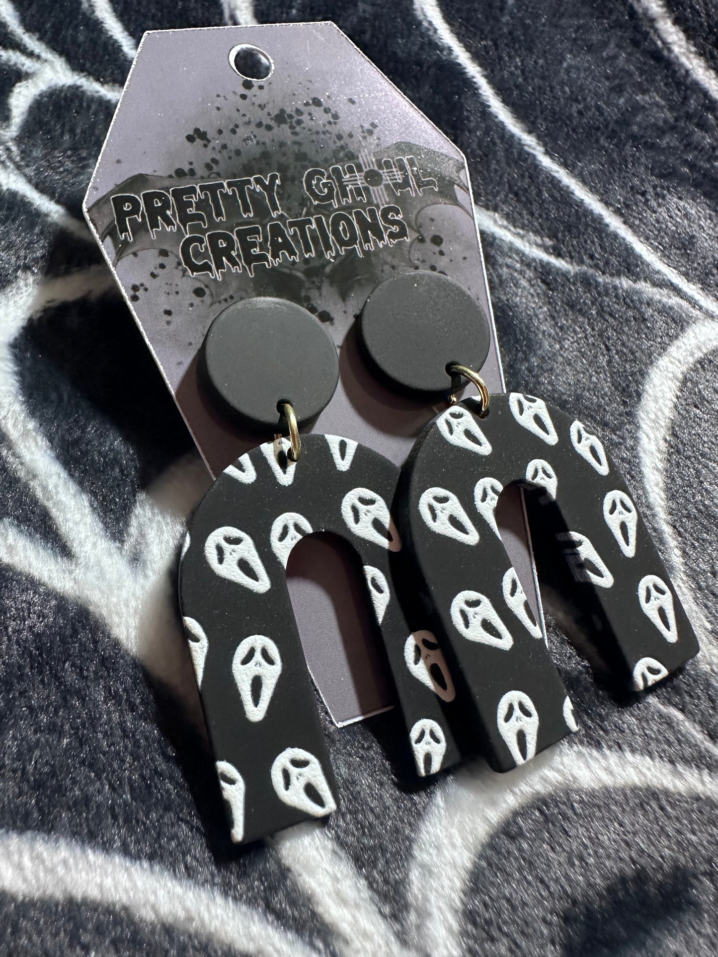 Scream dangle earrings